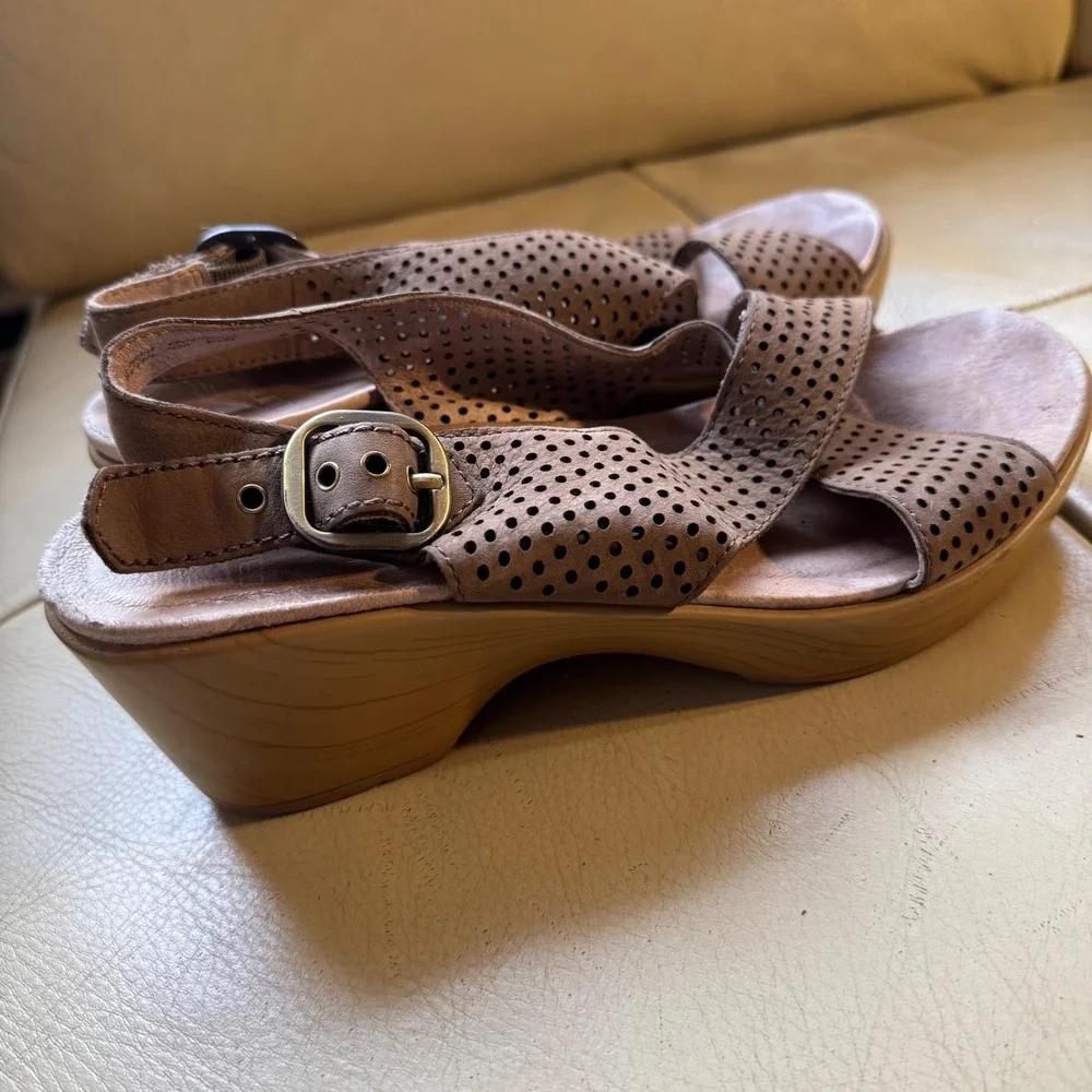 Dansko Tasha Taupe Perforated Leather Slingback Wedge Sandals Clogs‎ Womens 38